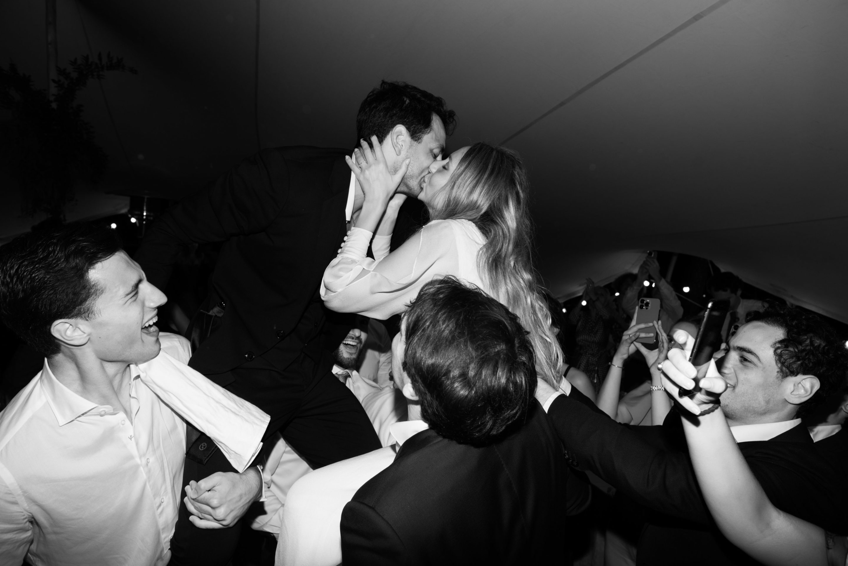 kissing bride and groom at wedding in french riviera saint tropez by etienne ster