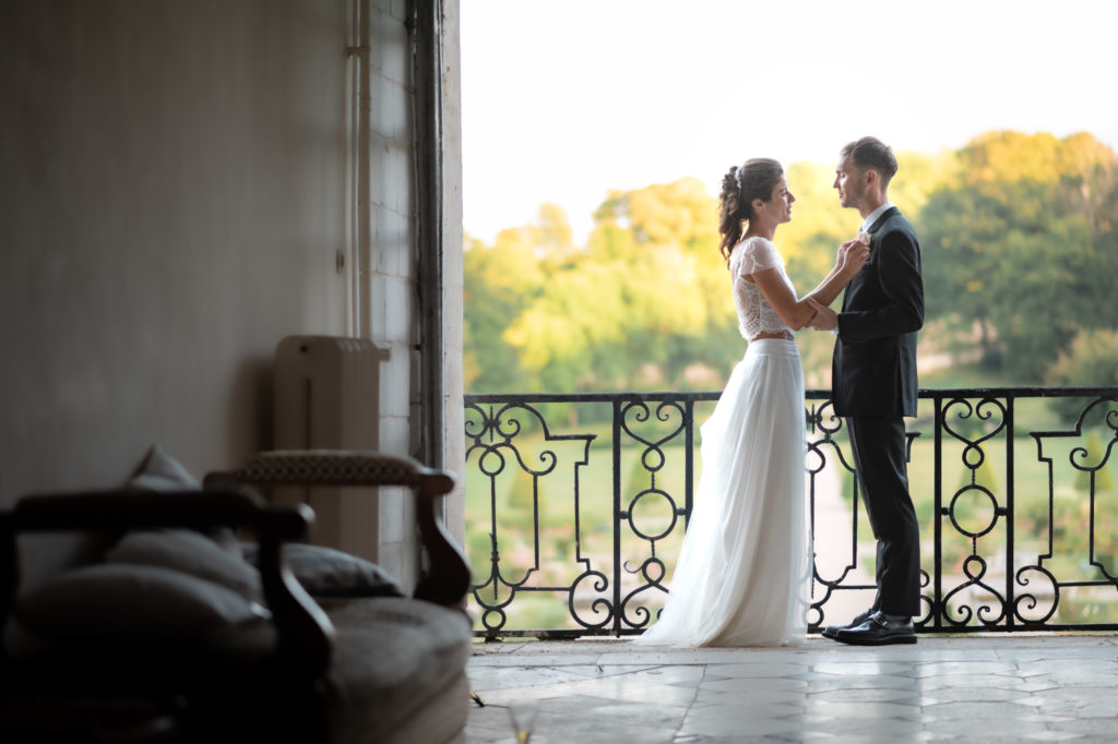 Séance couple lors d'un mariage franco-australien à l'Abbaye de Valloires en septembre 2022.