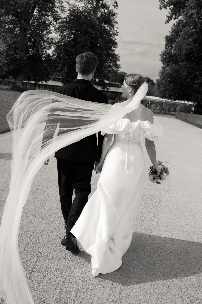 couple de mariés au château d'argeronne en Normandie photographiés par Etienne Ster