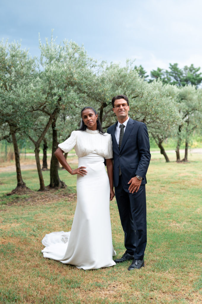 Seance couple pour les mariés au domaine de l'Armandière près de Tours par Etienne Ster Photographe